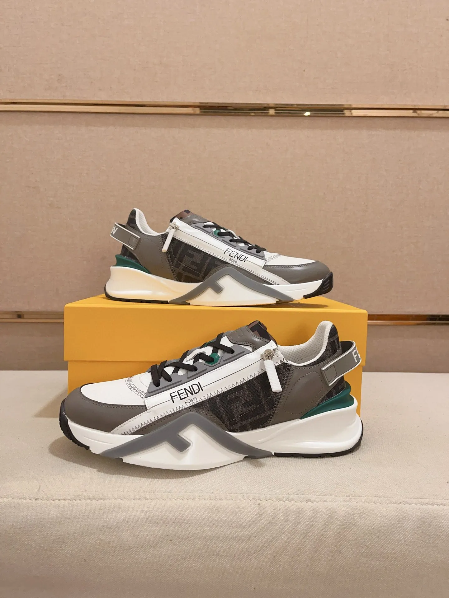 Men's shoes💰: 540💰(Higher version) [Fendi] Fendi's latest casual shoes for men! Available at counters simultaneously! A one-to-one replica of the original. Made entirely of imported top-grain calfskin, the interior is made of top-grain water-dyed cowhide, and the original factory-supplied rubber outsole. Leading new fashion concepts. Matching code: 38-44. 45 can be customized and non-returnable!